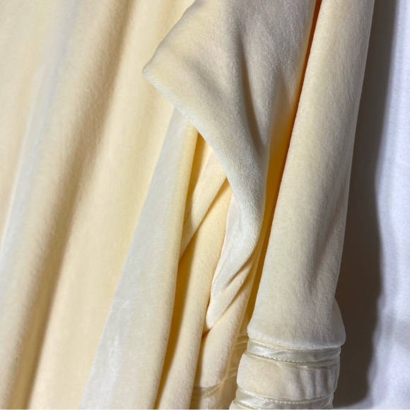 Vintage Conrad Elegant Cream Velvety Nightgown Housecoat Robe L - Picture 8 of 16